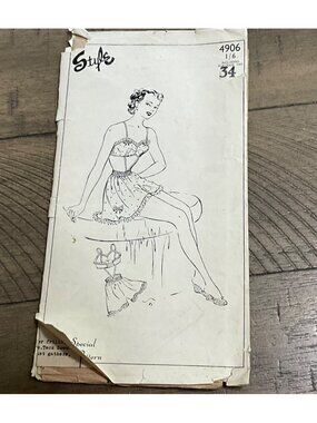 Vintage Style Sewing Pattern 4906 Lingerie Knicker & Bra 1940s